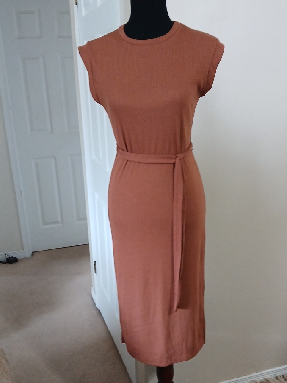 Alya Sleeveless Belted Midi Dress in Rust